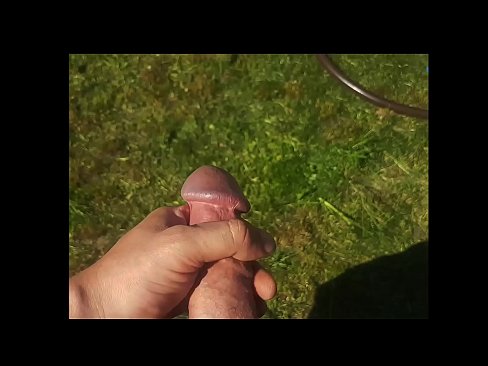 ❤️ Hete hottie laat zich in haar roze kutje neuken en spuitend klaarkomen in een zomerse tuin ❌ Quality porn at us